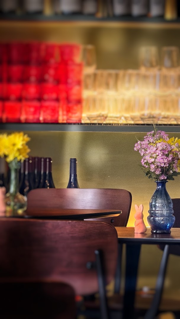 Bixio Bistrot: professional atmosphere and interior shot