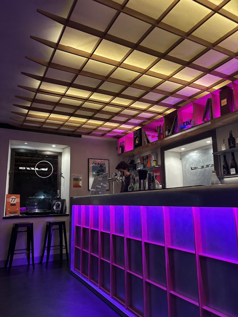 Busso: attractive bar interior and lighting