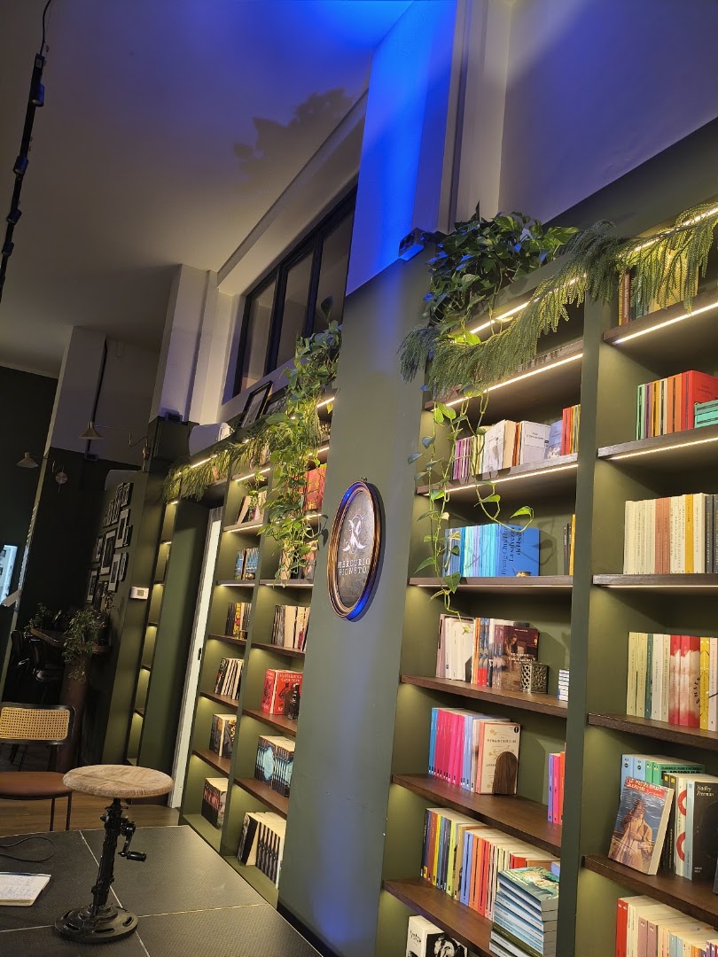 Mercurio Pigneto: inviting and professional venue interior