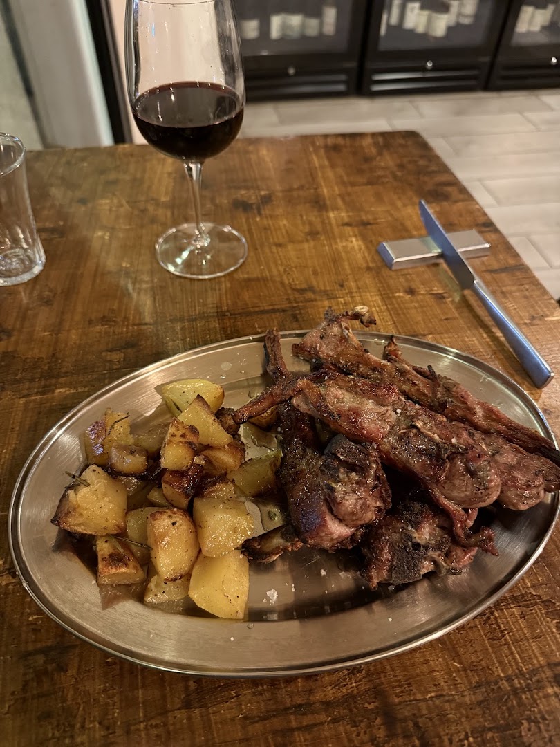 Osteria Chiari: appetizing food and wine presentation