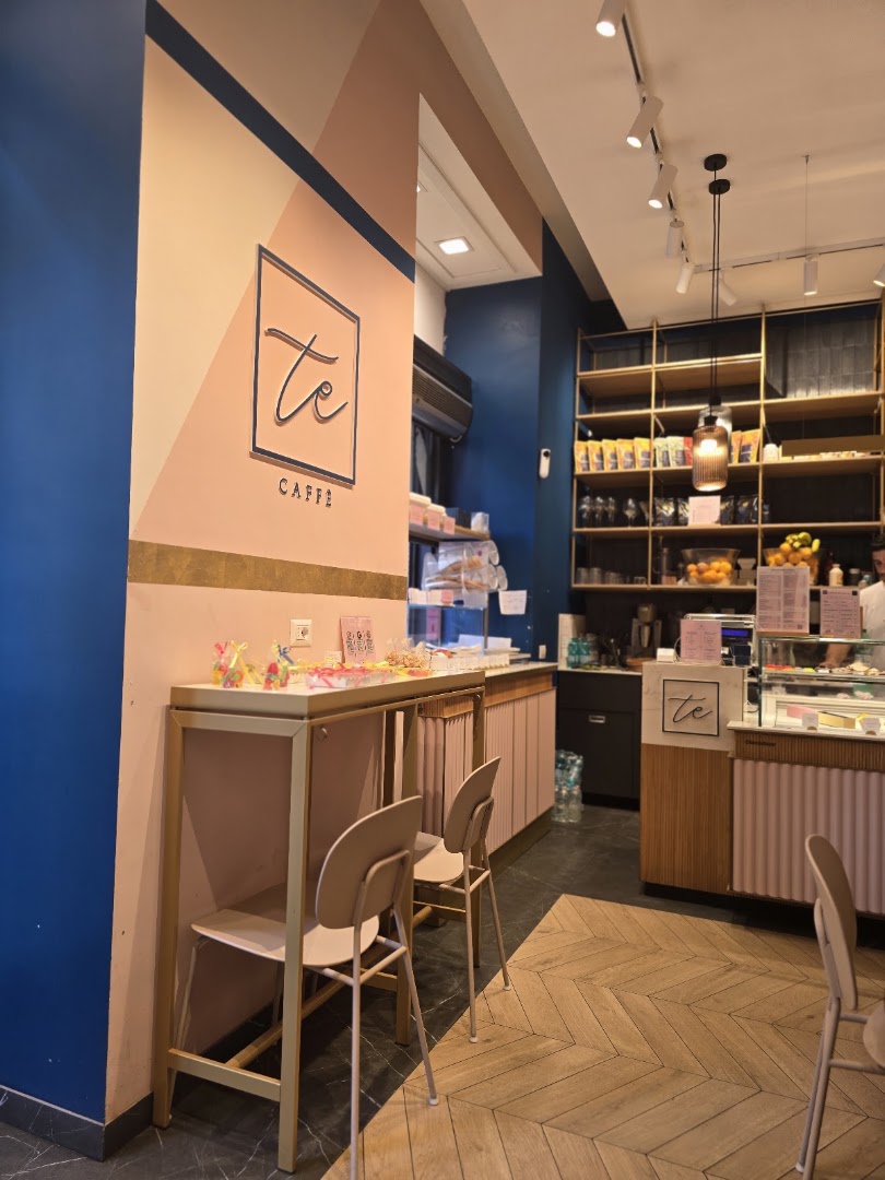 Te Caffè: clear, professional interior shot