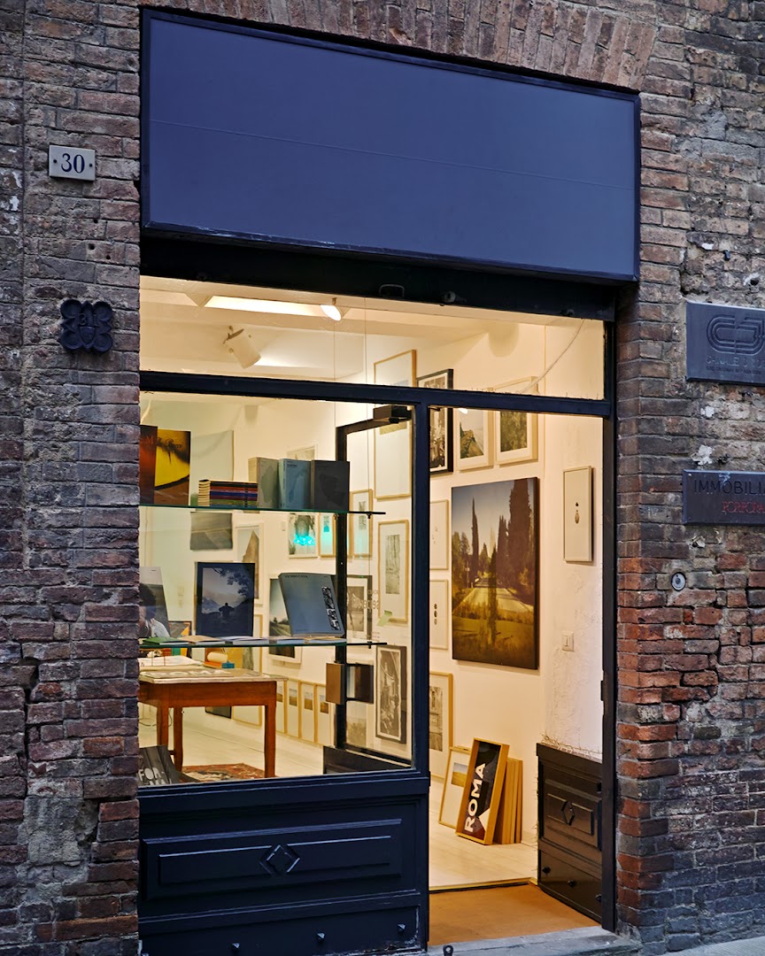Archivio Seipersei: clear view of gallery interior