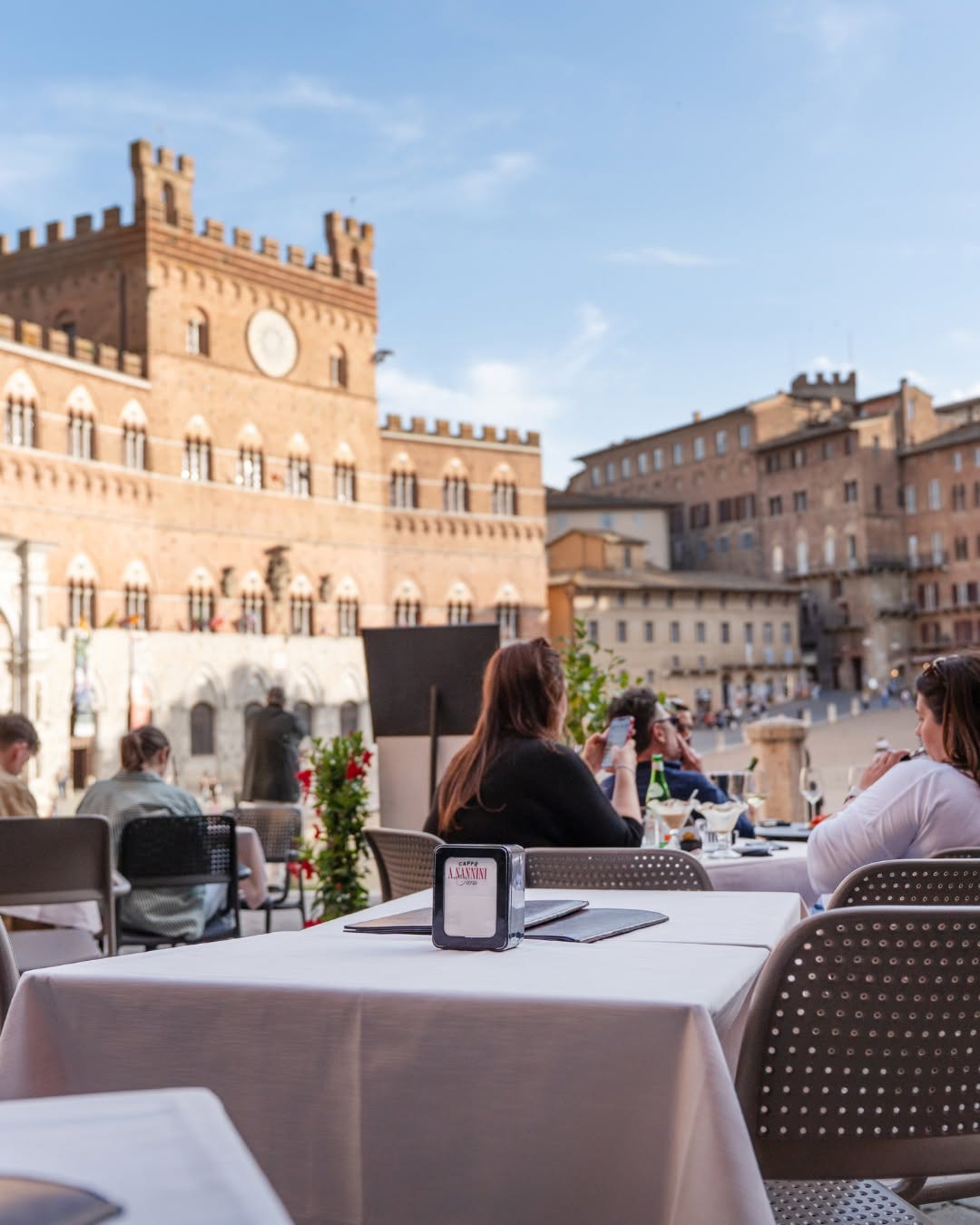 Bigè - Signature Pizza: inviting restaurant terrace atmosphere