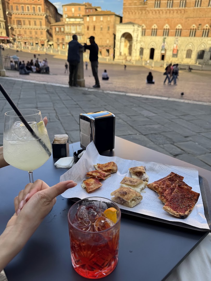 Bigè - Street Pizza: appealing food and atmosphere shot