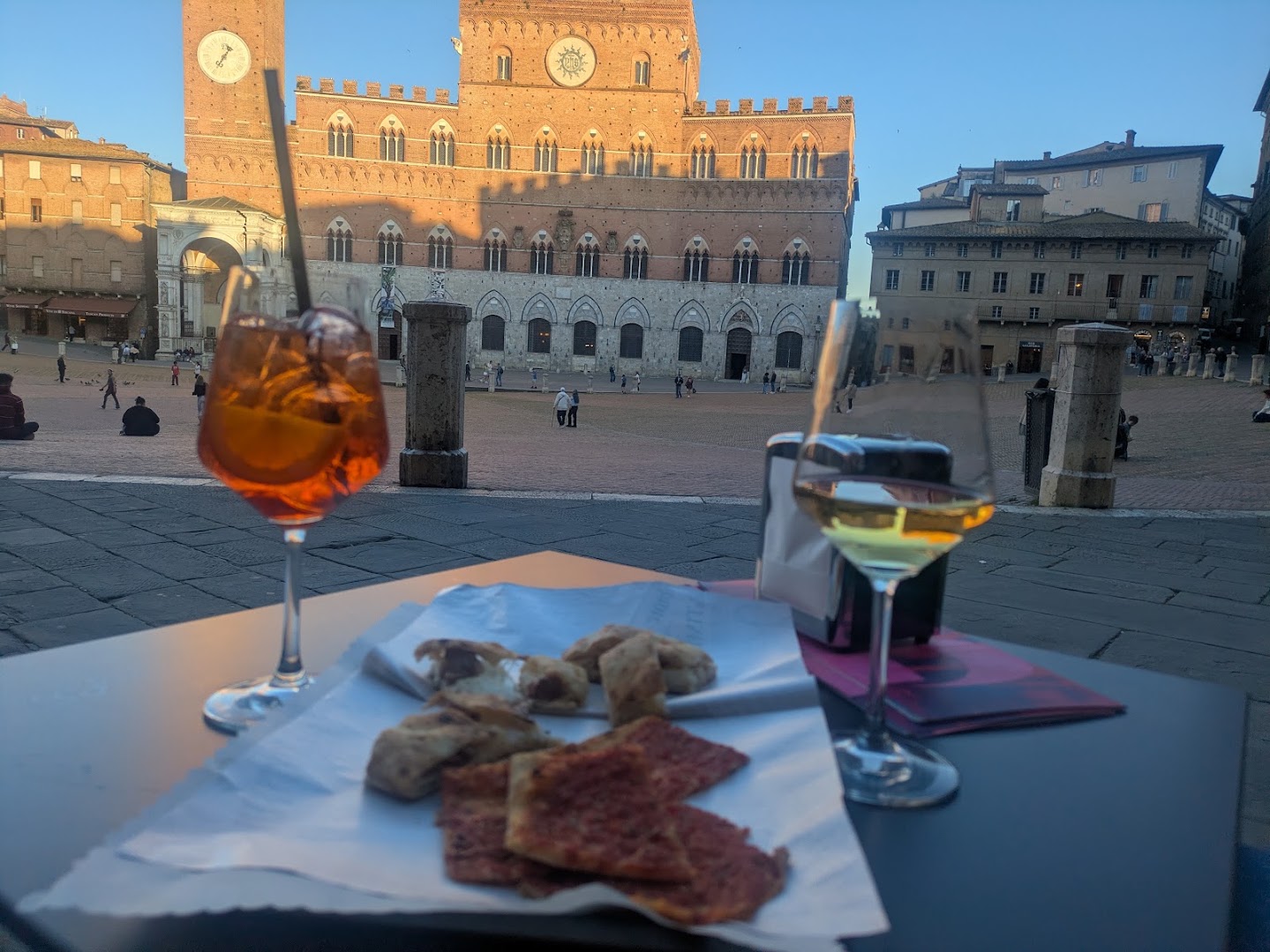 Bigè - Street Pizza: appealing atmosphere and food presentation