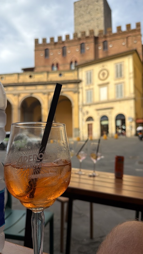 Caffè Indipendenza: inviting atmosphere and scenic view