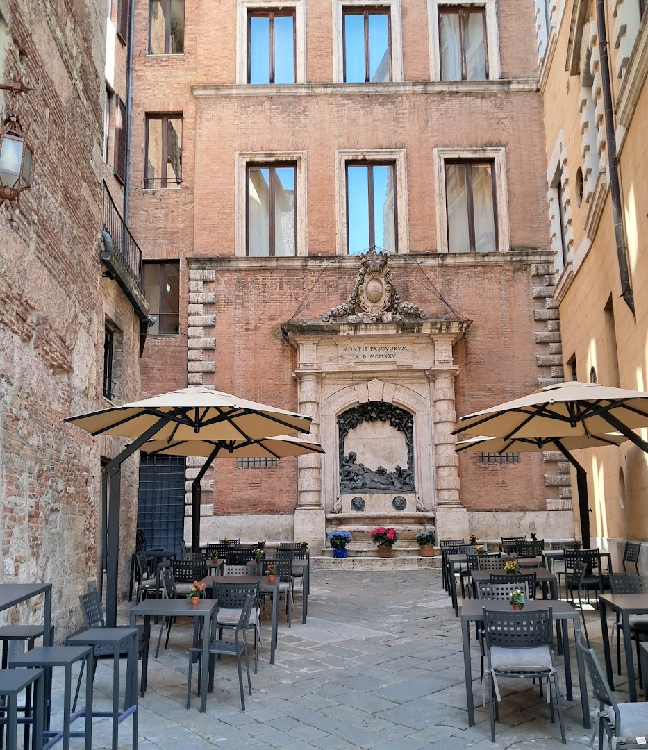 Dal Vitti: attractive outdoor dining atmosphere