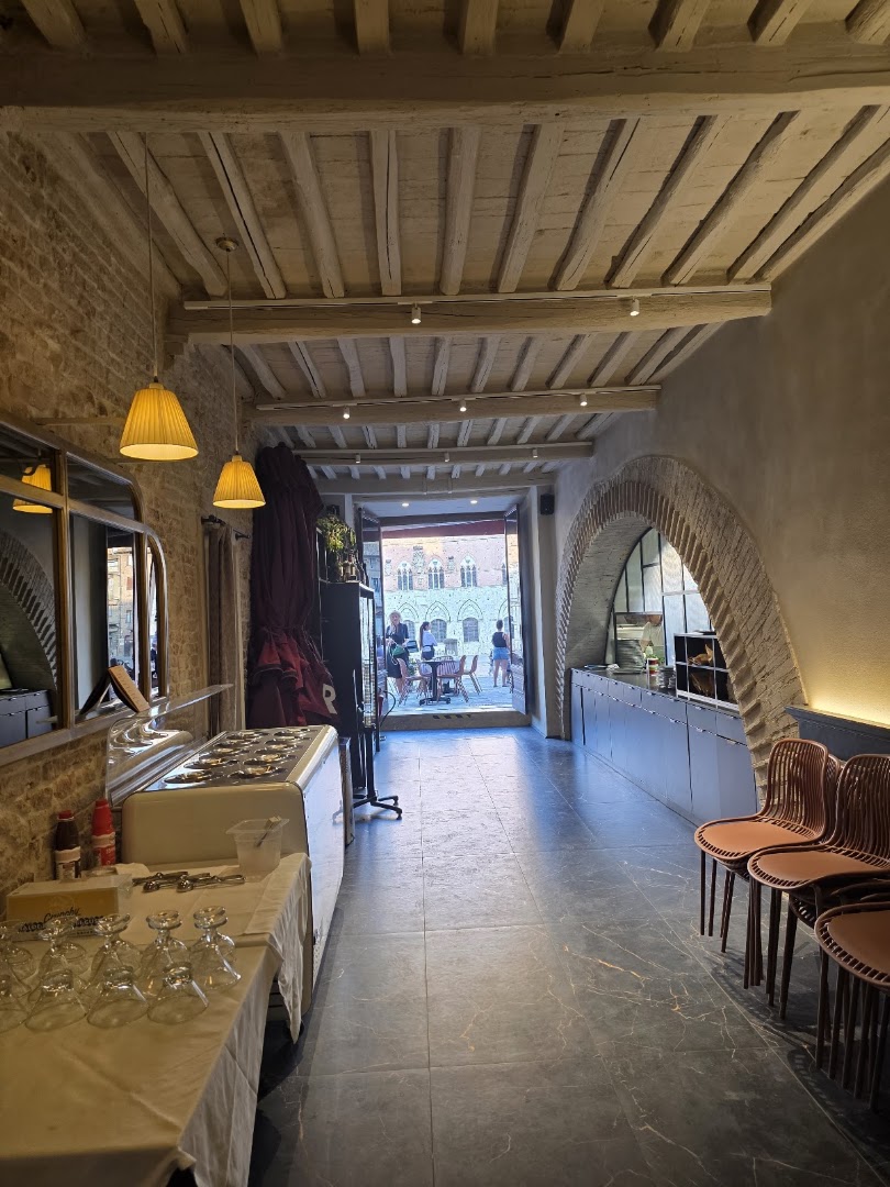 La Speranza 1939: inviting and clear restaurant interior