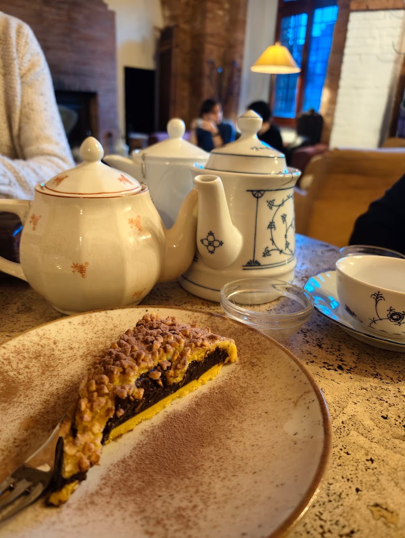 Tea Room Siena: appealing breakfast setting and food