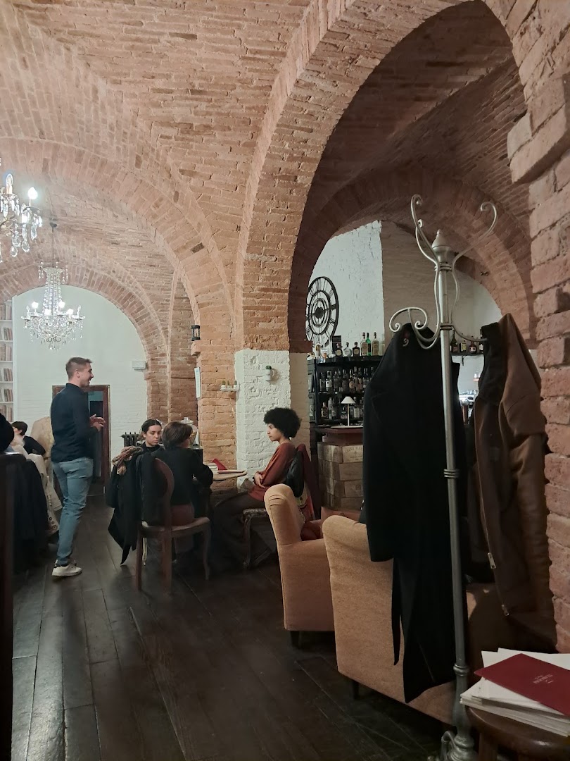 Tea Room Siena: inviting atmosphere and interior shot