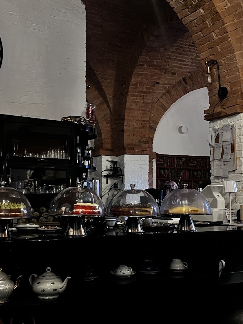 Tea Room Siena: appealing display of food items