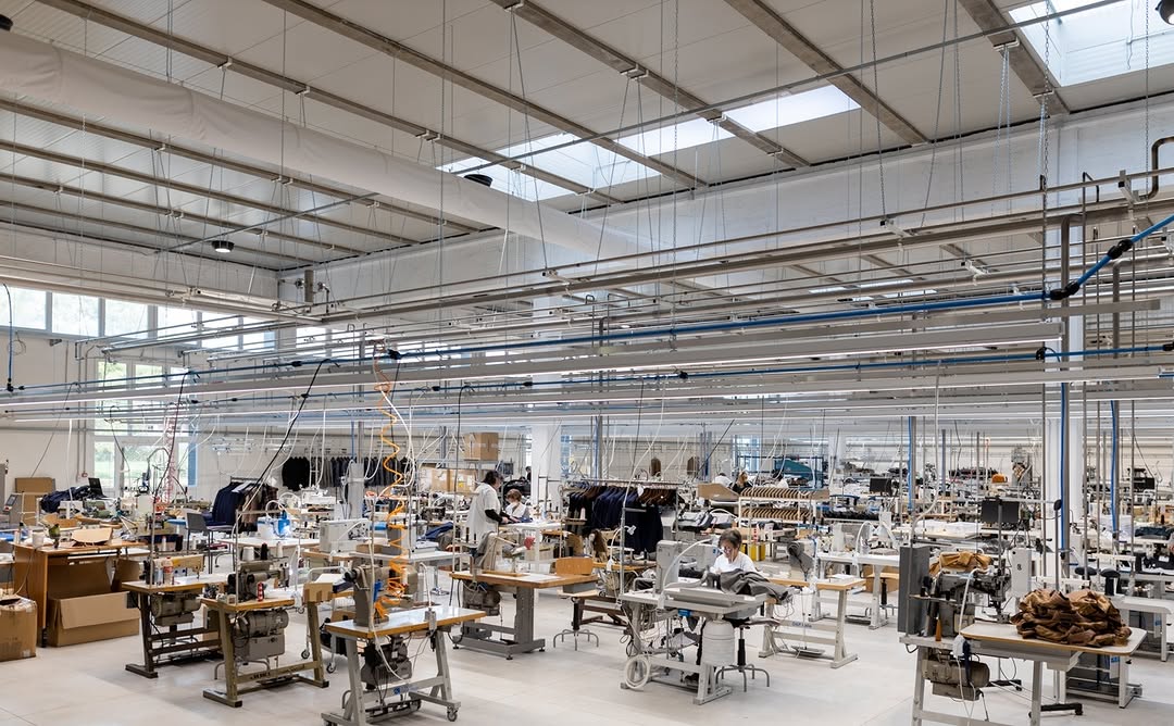 Toscano Collezioni: professional manufacturing workshop environment