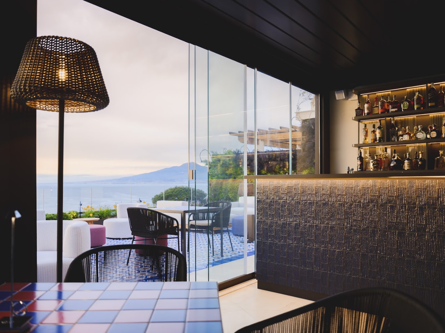 Lumi Sky Lounge: beautiful atmosphere and professional composition