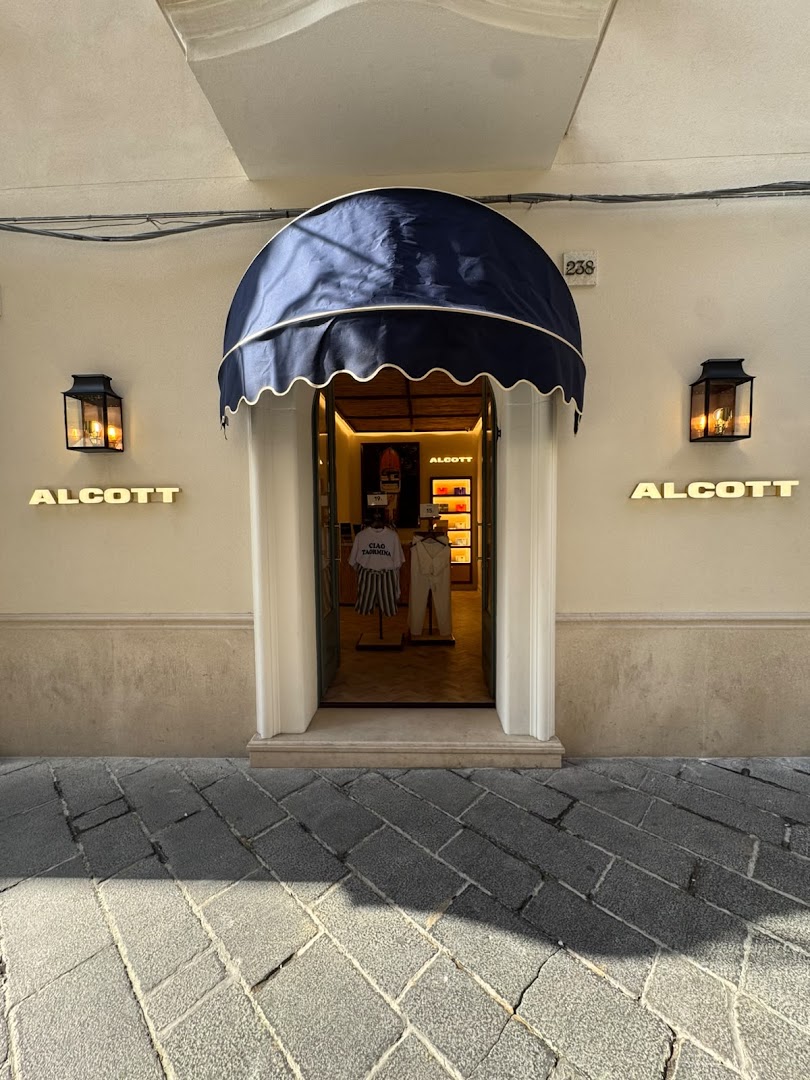 Alcott Taormina: clear, professional storefront photo