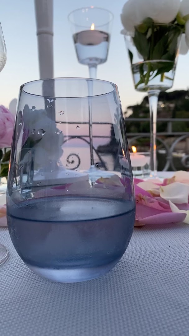 Armonia Restaurant: beautiful atmospheric restaurant table setting