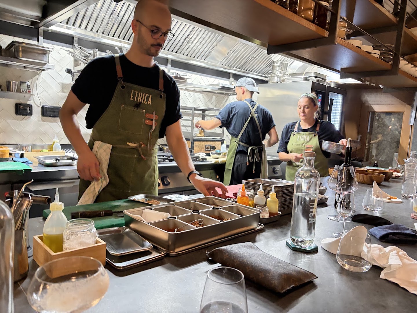 Ethica Chef's Table & Garden: professional kitchen staff in action