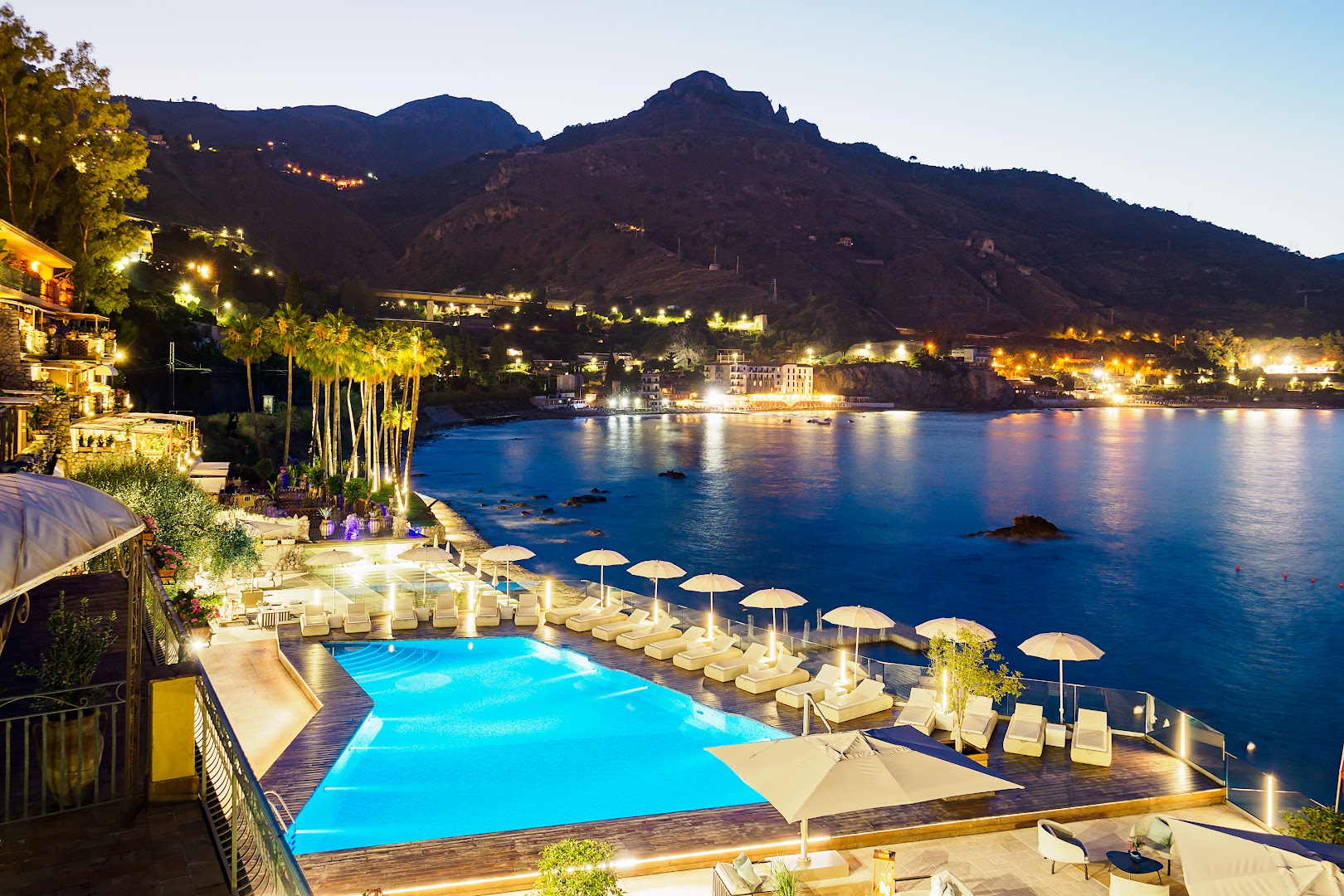 Flame Atlantis Bay: beautiful professional shot of venue