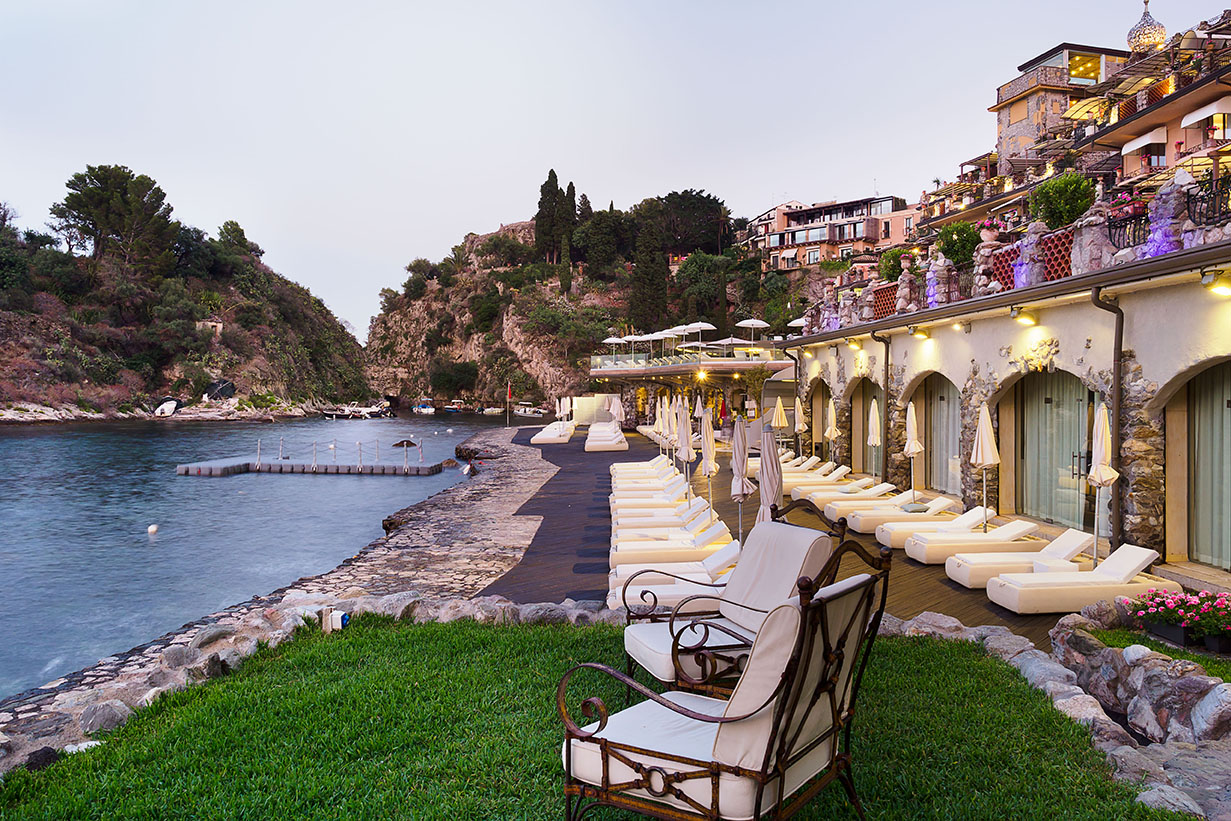 Flame Atlantis Bay: beautiful professional shot of venue
