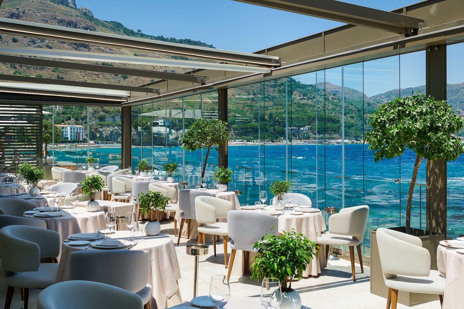 Flame Atlantis Bay: beautiful restaurant terrace with view