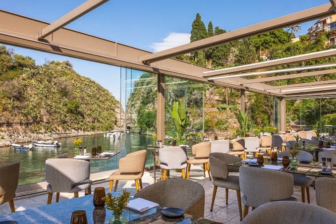Flame Atlantis Bay: beautiful restaurant terrace with view