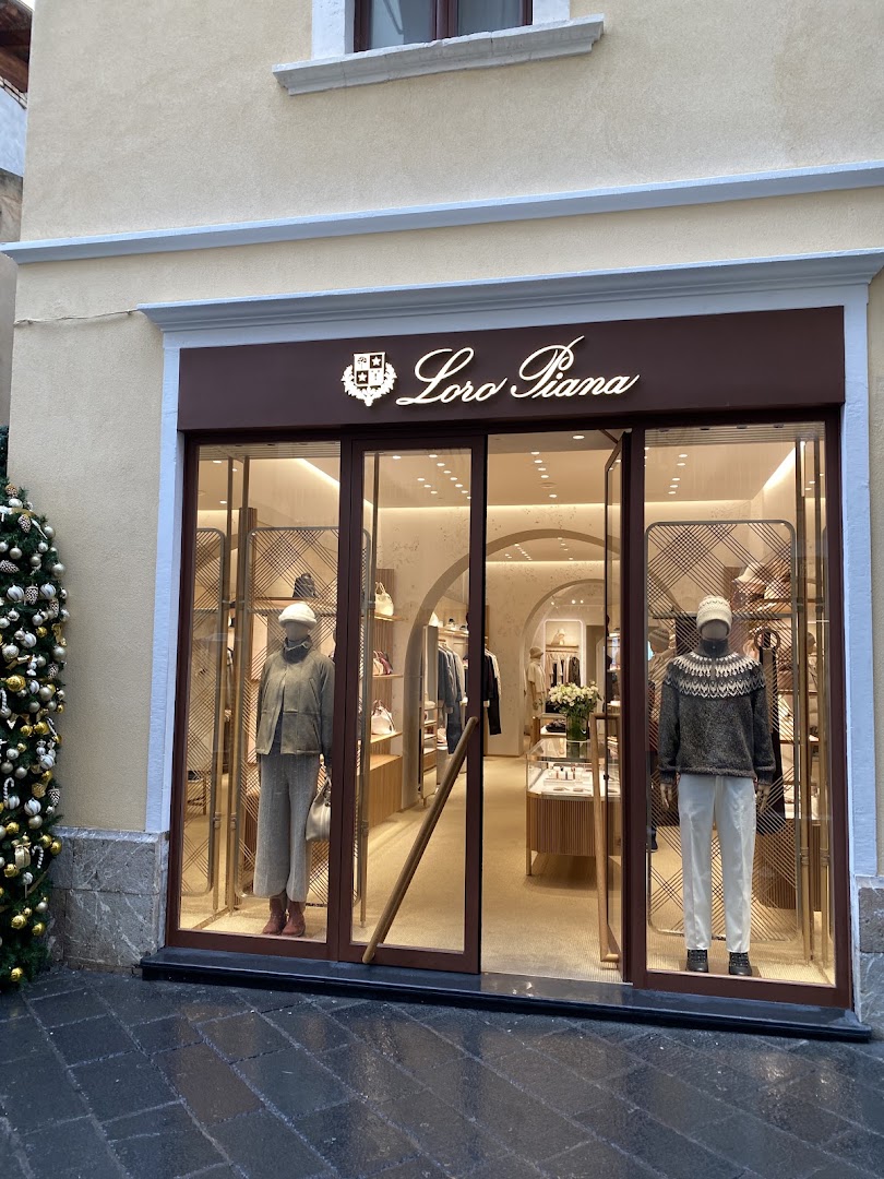 Loro Piana Taormina: clear, professional storefront display photo