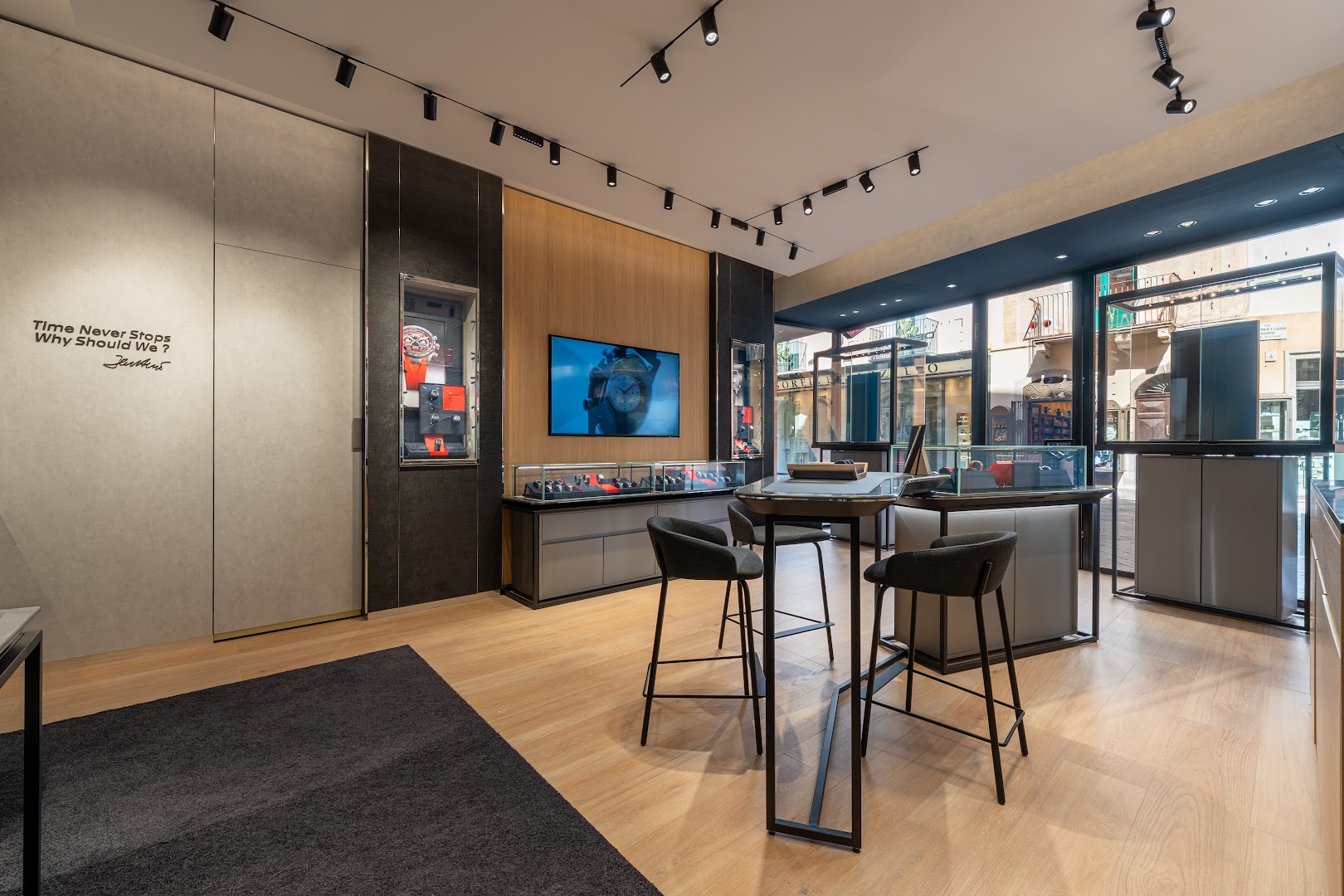Rocca Boutique TAG Heuer: professional interior shop photo