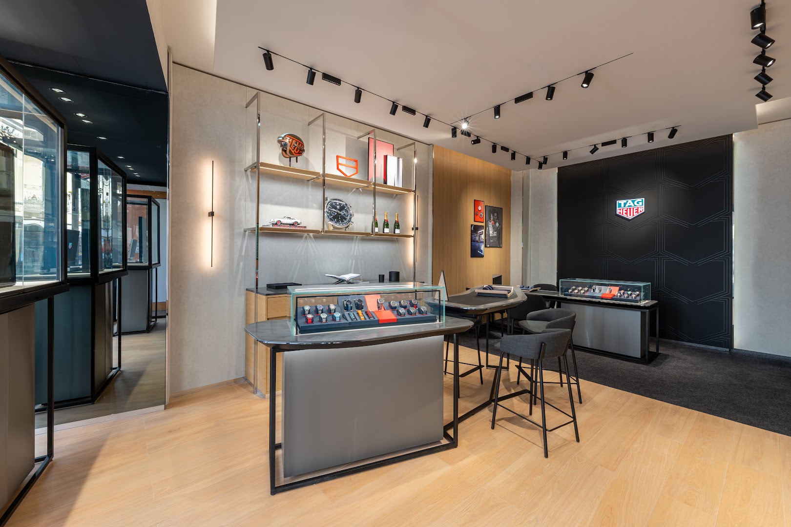 Rocca Boutique TAG Heuer: professional interior shop photo