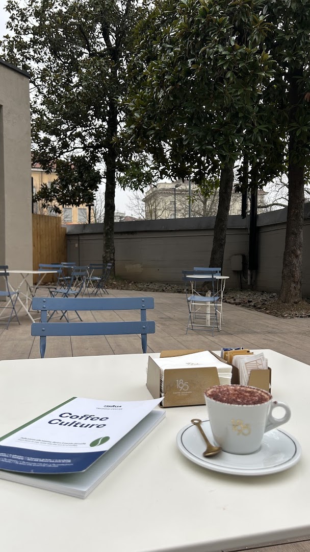 Barbaglio: inviting outdoor seating area photo