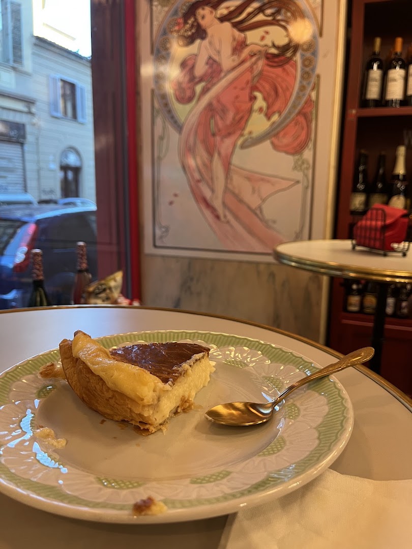 Chez Cosette: appetizing food in restaurant setting