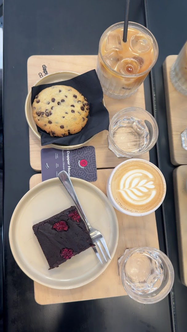 Dapper Coffee: appetizing top-down food photography