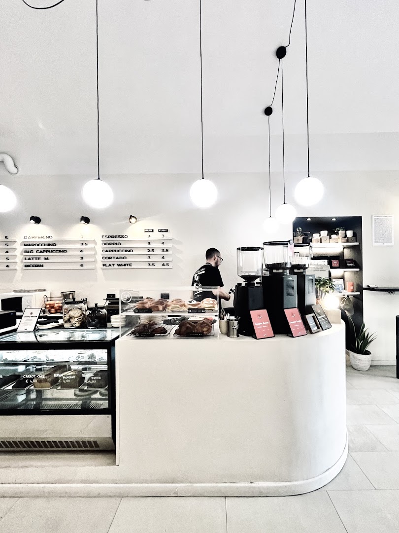 Dapper Coffee: clean, professional interior shot