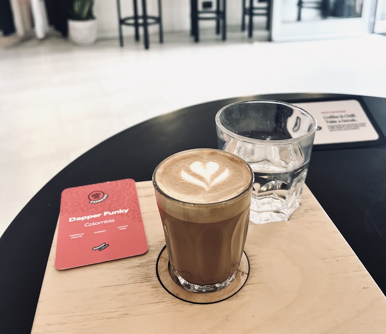 Dapper Coffee: appealing coffee presentation and atmosphere