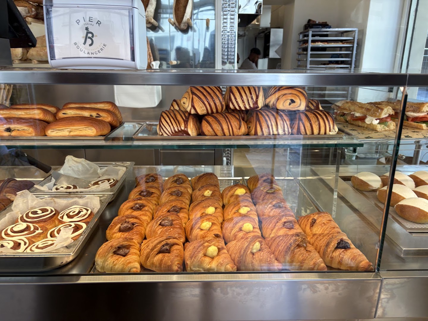 Pier Boulangerie: appetizing display of fresh pastries