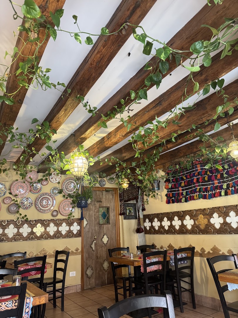 Carovansarà: attractive restaurant interior atmosphere