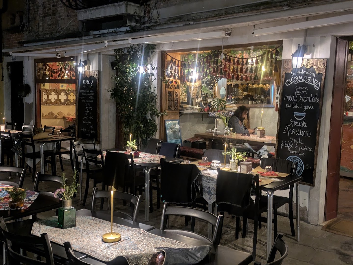 Carovansarà: inviting atmosphere and clear exterior