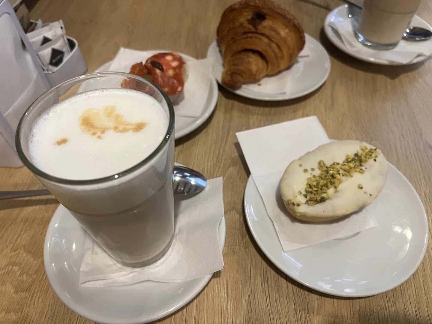 Mamafè Salento Bakery - Corte Canal: appetizing breakfast food and drink