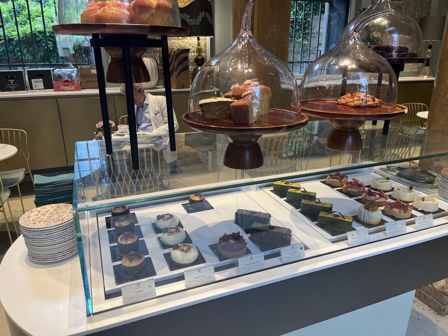 Moro Restaurant & Café: appetizing display of fresh pastries