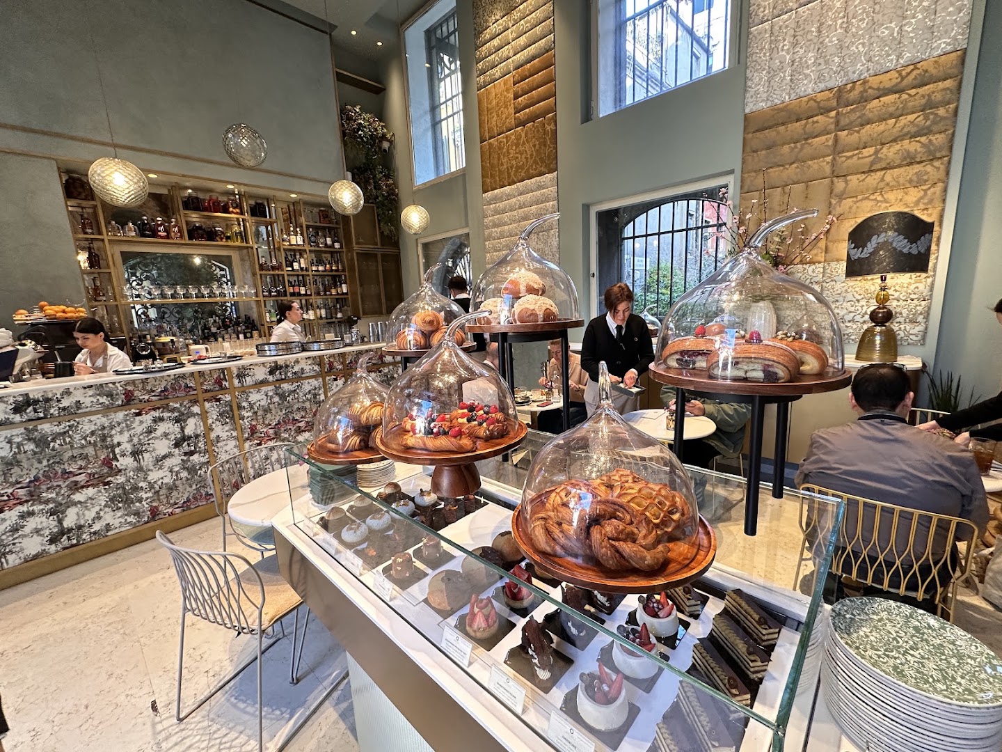Moro Restaurant & Café: high quality interior food display