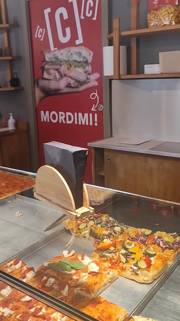Cruncheria by Renato Bosco: appetizing food display and branding