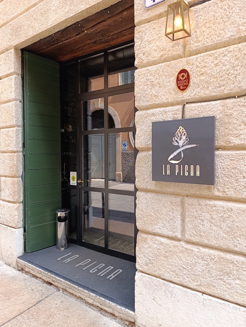 La Pigna: clear, professional exterior entrance shot