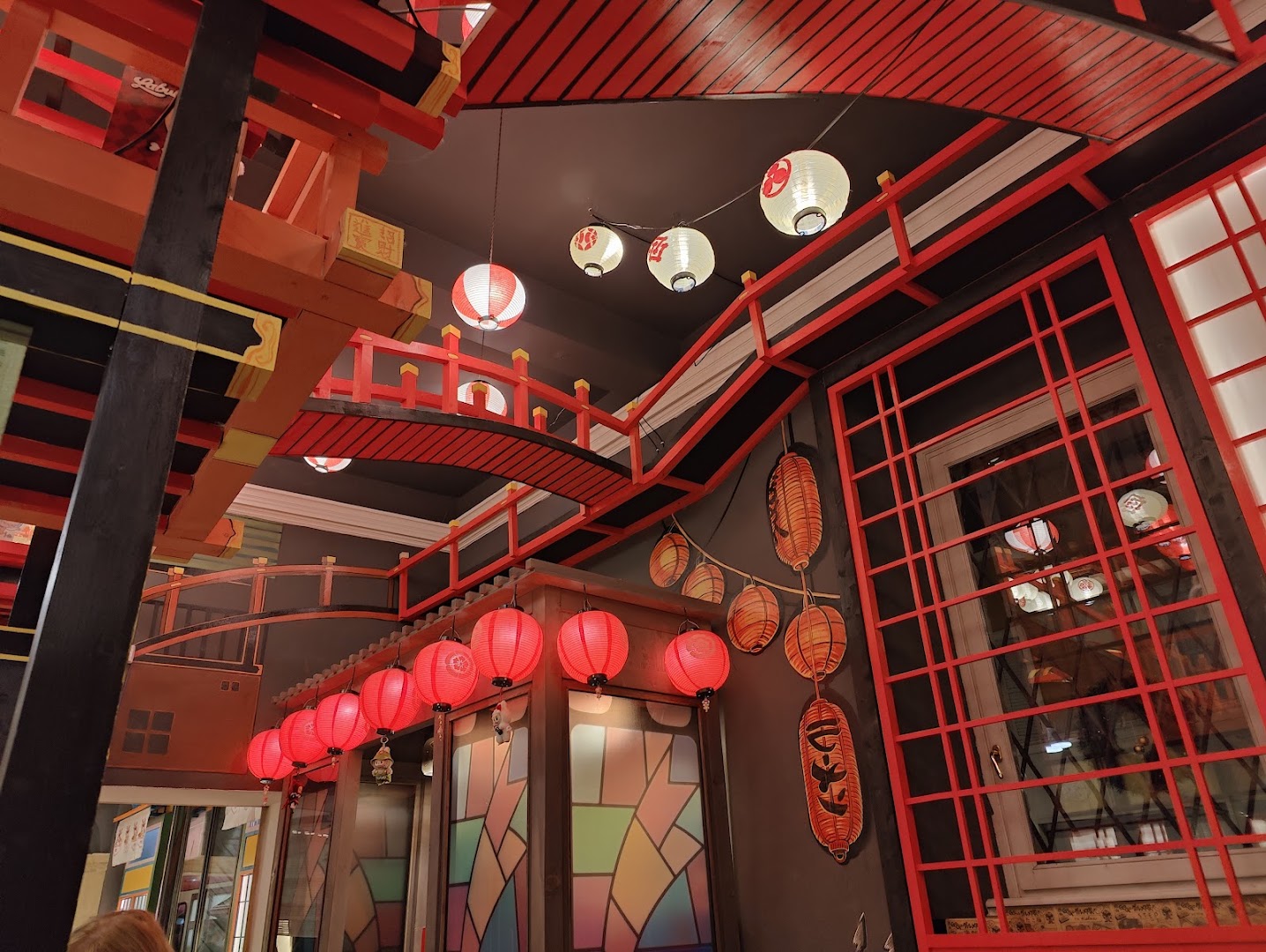 MIC Ramen: attractive restaurant interior design