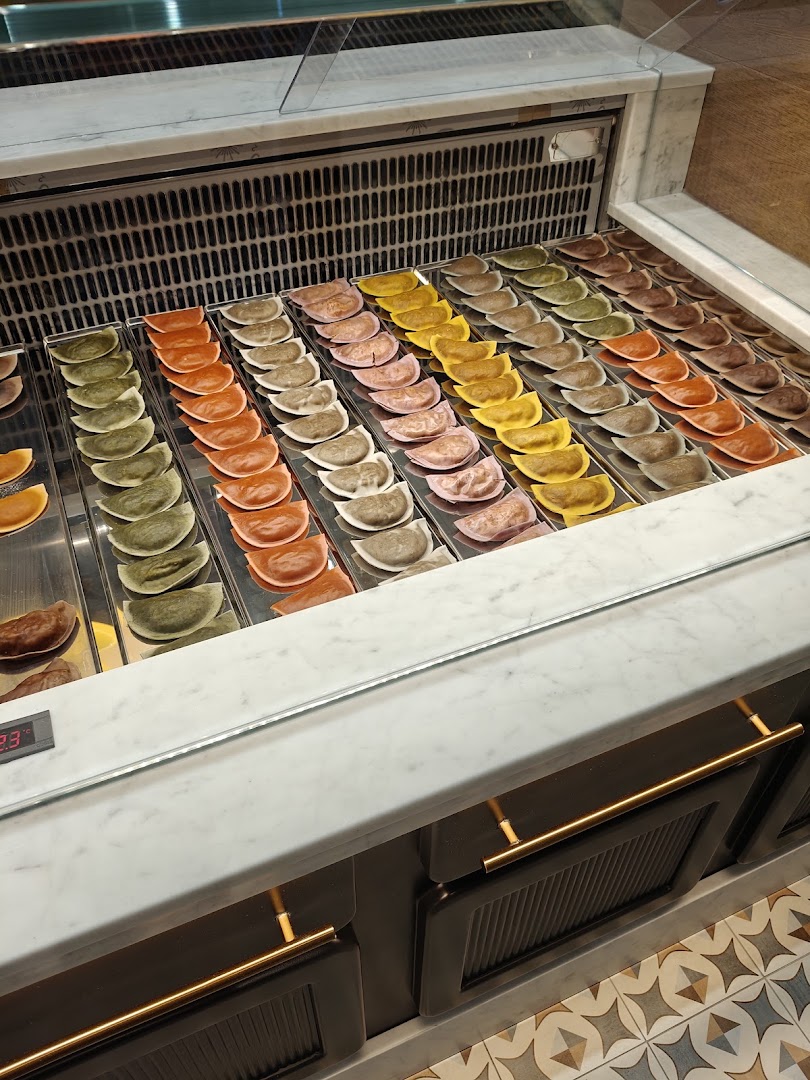 Ripieno: appetizing display of fresh food