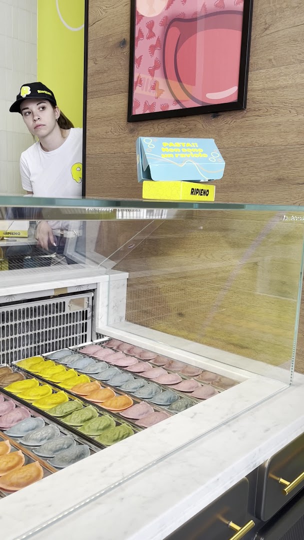 Ripieno: fresh food and staff