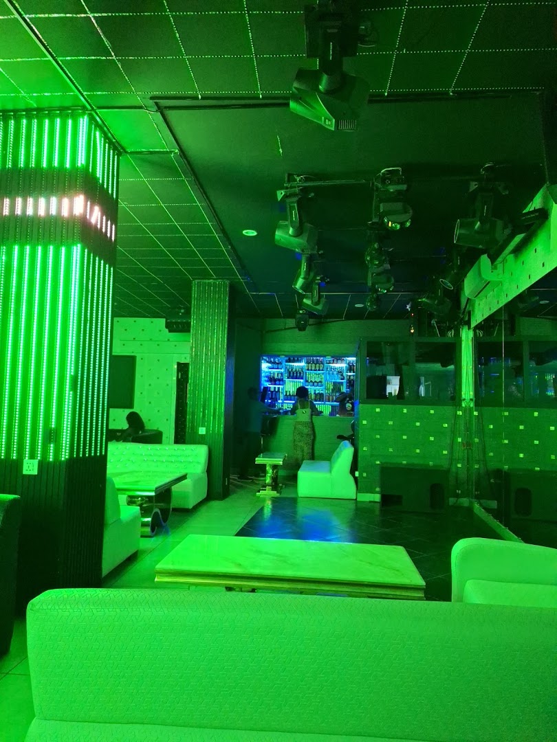 Ivoire Night Club: venue interior and atmosphere