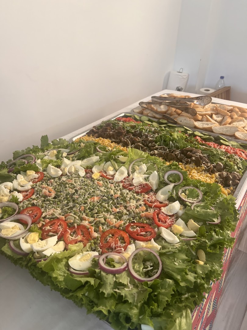 Les Délices de Line: appetizing display of fresh food