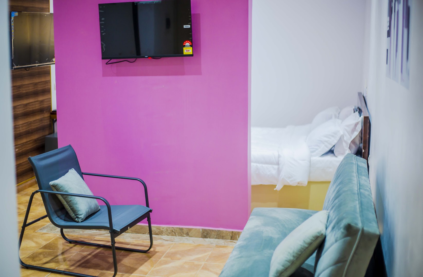 MANEE Hôtel: clear view of hotel room