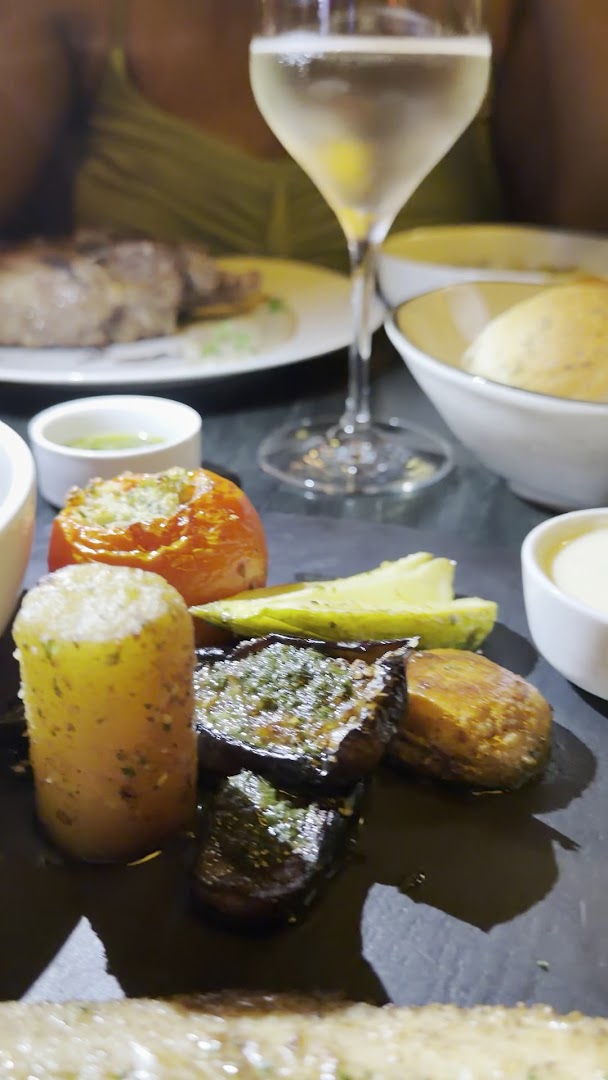 El Padrino: appetizing food and drink presentation