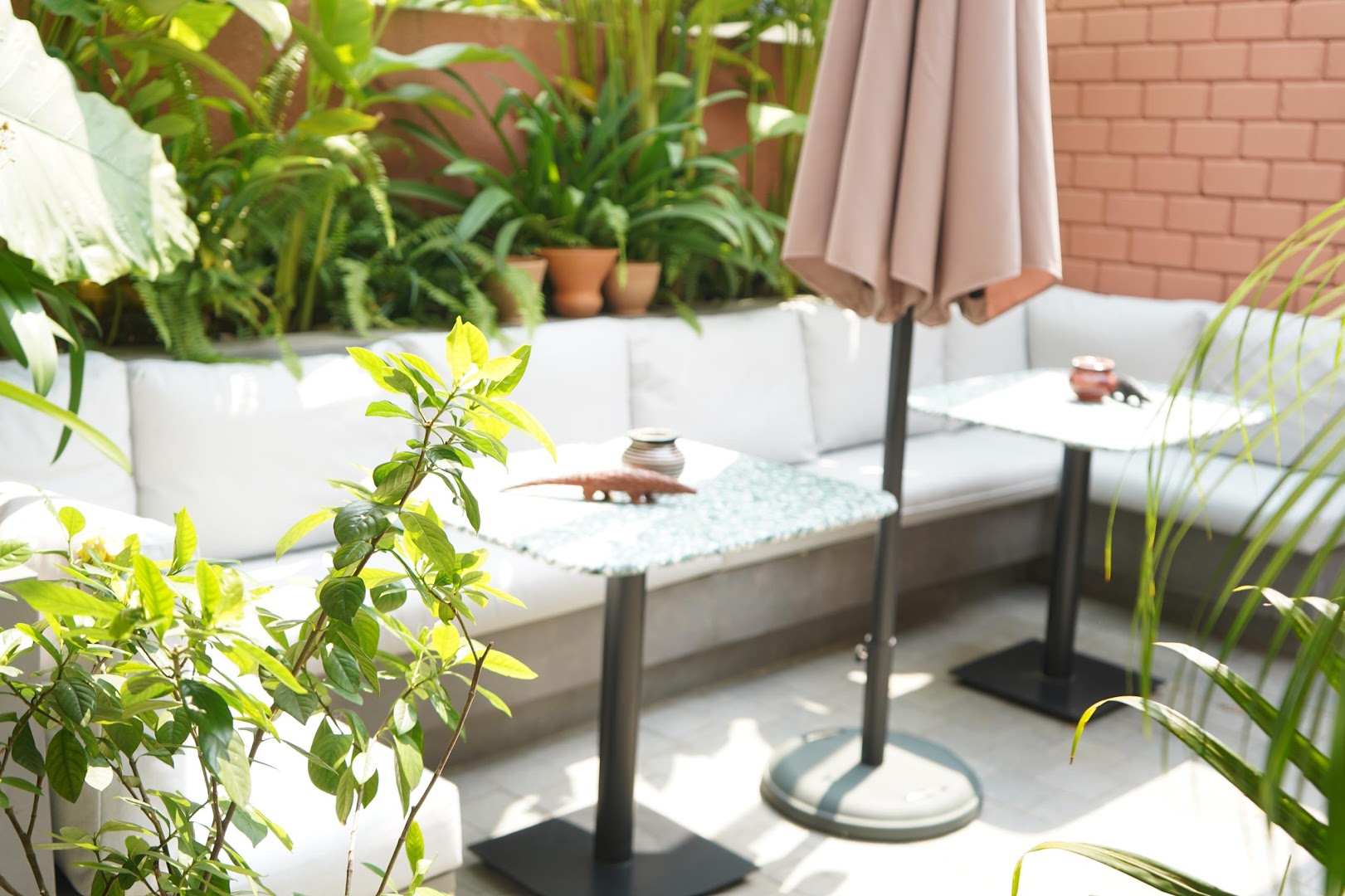 Gioia: attractive and inviting terrace setting