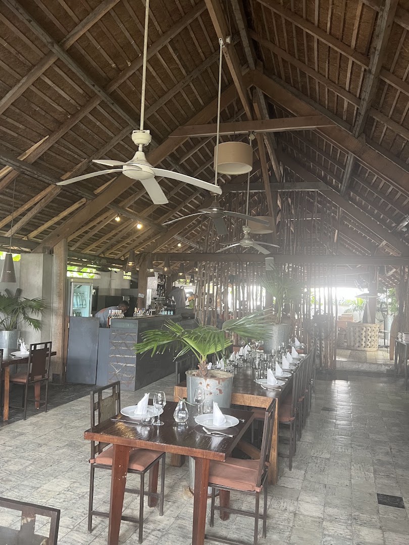 Kajazoma: clear, inviting restaurant interior shot