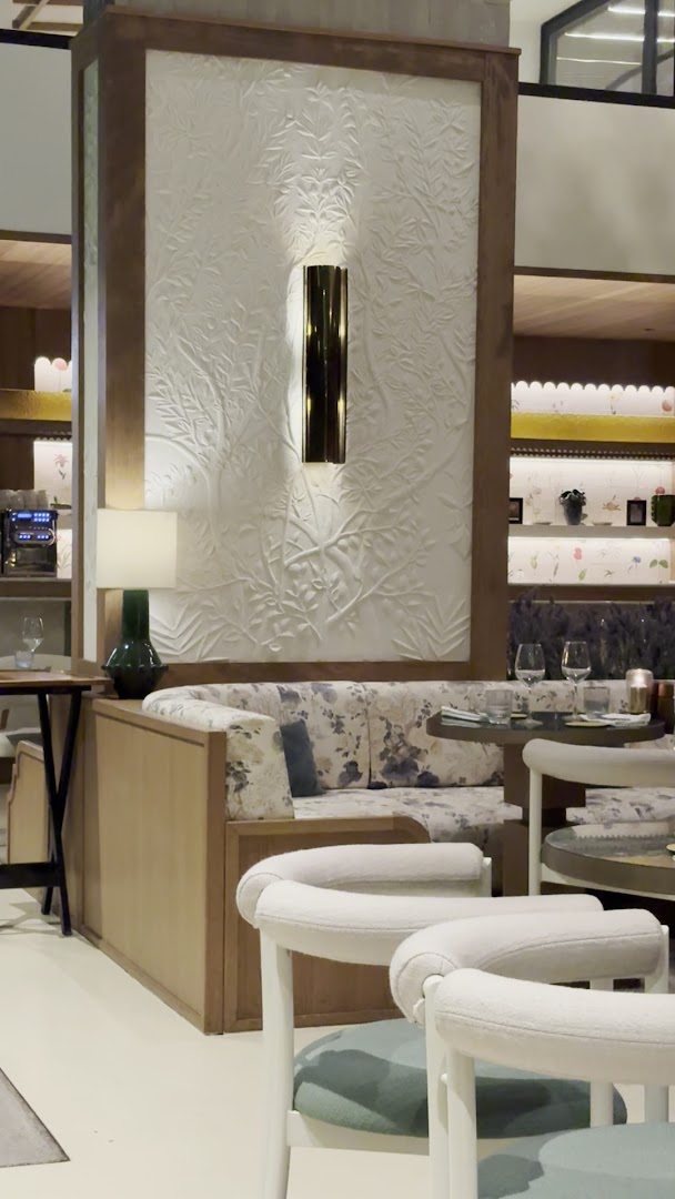 LIVA: high quality interior atmosphere shot